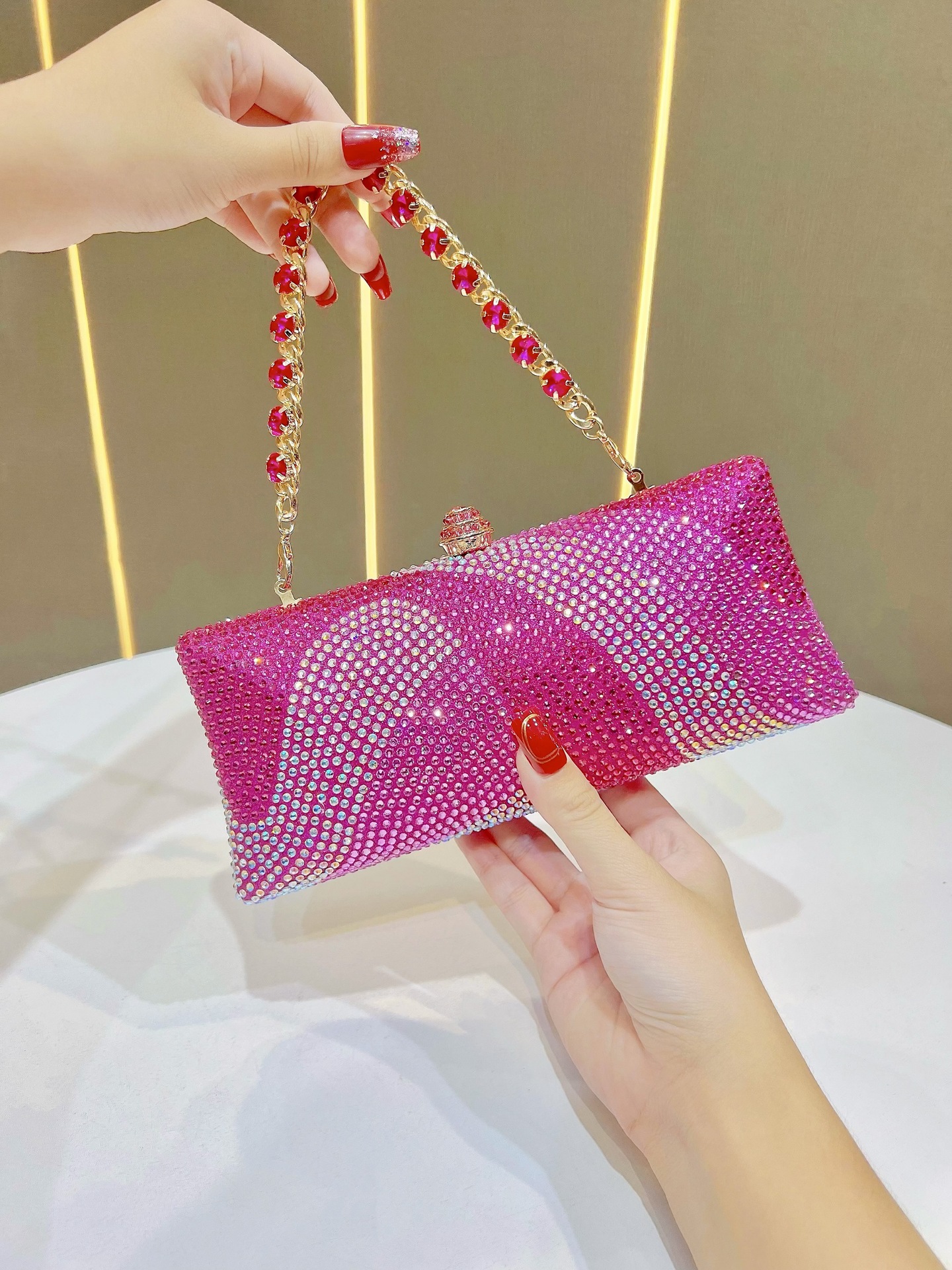 Luxurious Rhinestone Evening Bag For Wedding And Party_voghion.com