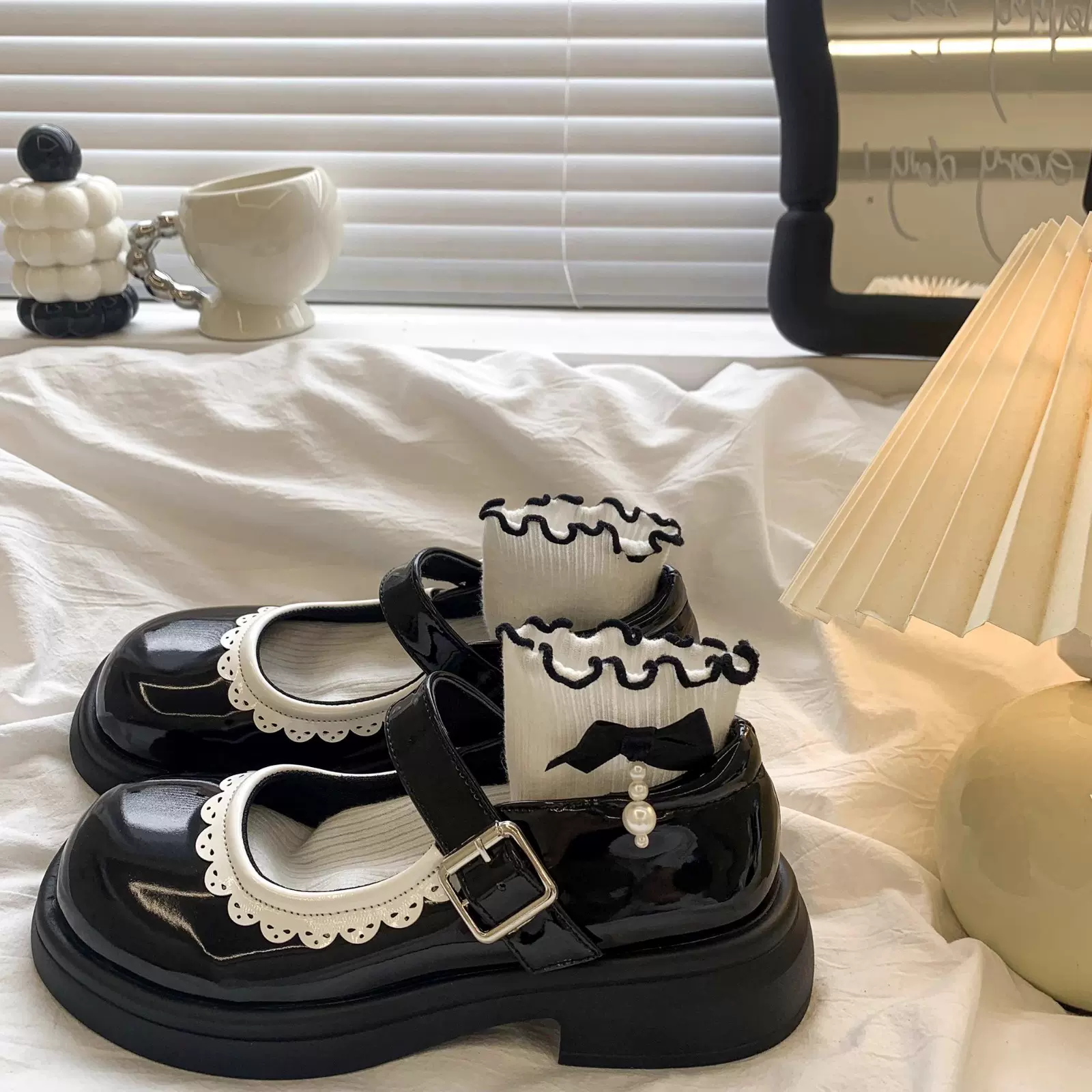 圆头软底浅口小皮鞋女款单鞋2025新款复古法式配裙子花边玛丽珍鞋