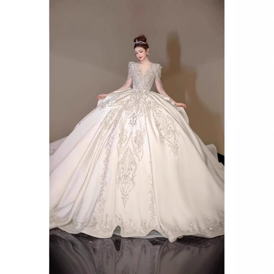 Main wedding dress 2024 new bridal long sleeve retro high-end heavy French light luxury big tail small winter