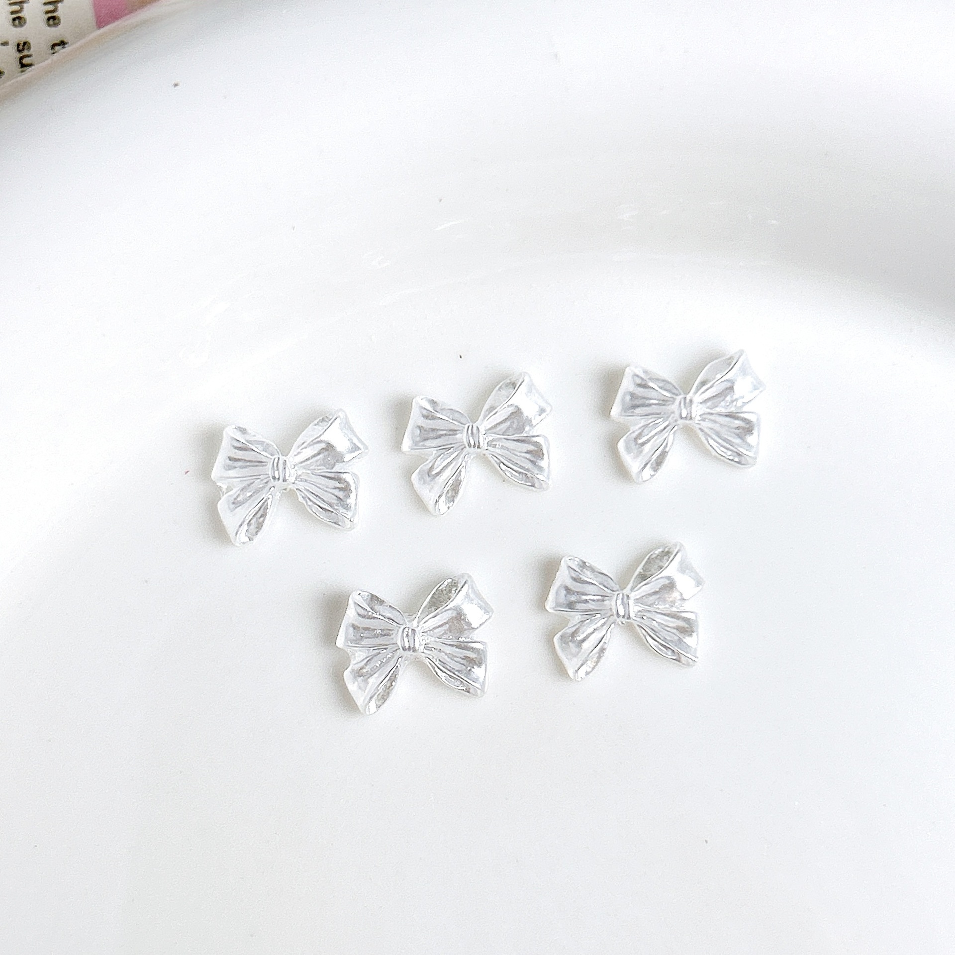 진주빛 화이트 나비넥타이