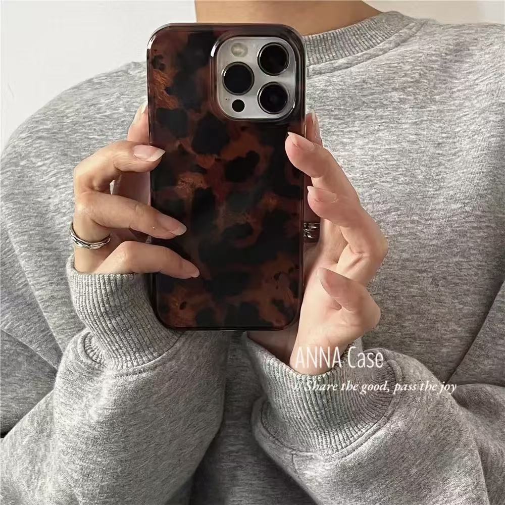 3c Autumn And Winter Retro Black Brown Tortoiseshell Tin Foil Pattern Compatible With 16 Pro Max 15 Phone Case_voghion.com
