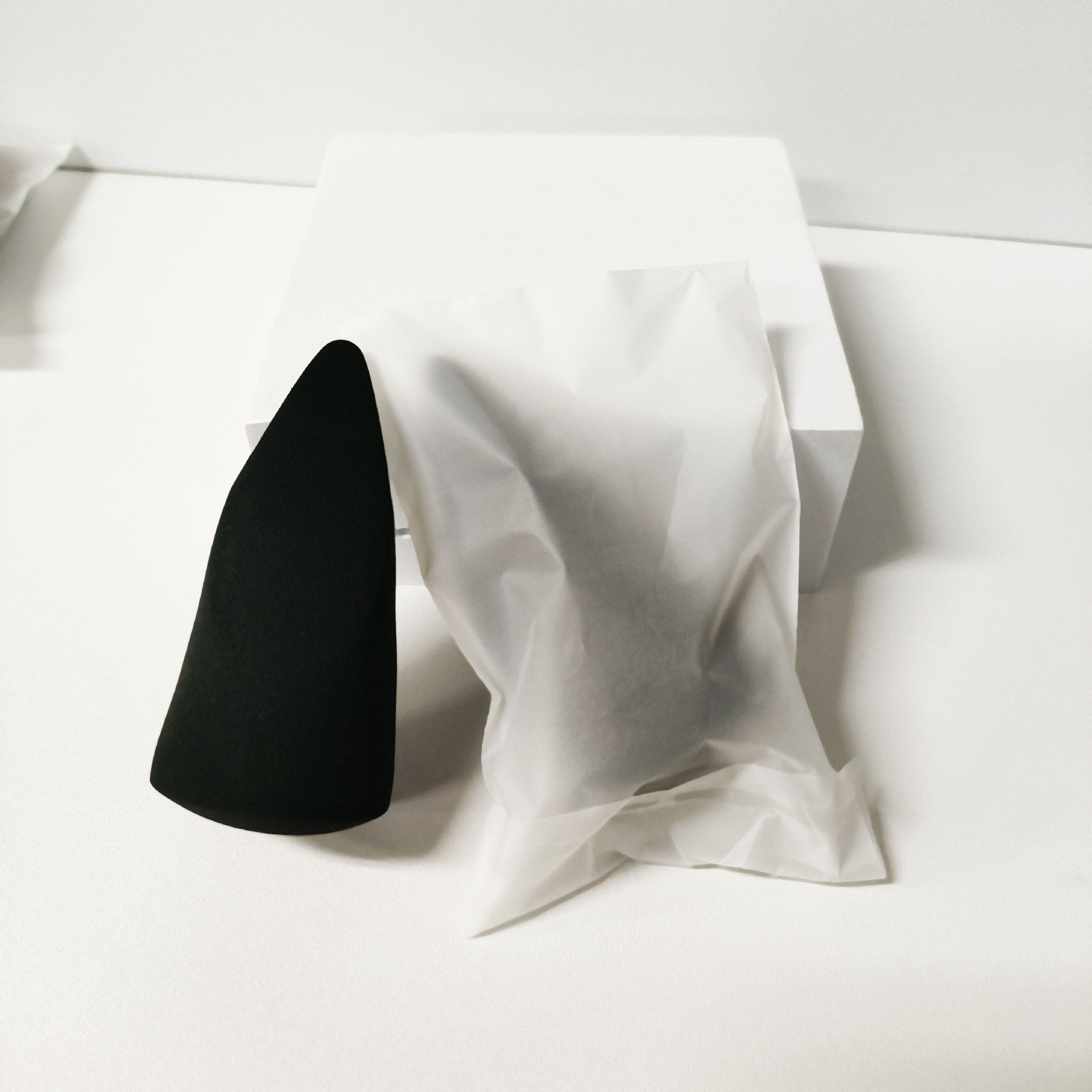 Huevo de maquillaje de belleza, soplo de maquillaje, negro clásico, variedad de formas, maquillaje de forma especial, huevo, herramienta de goteo de corte oblicuo sin látex