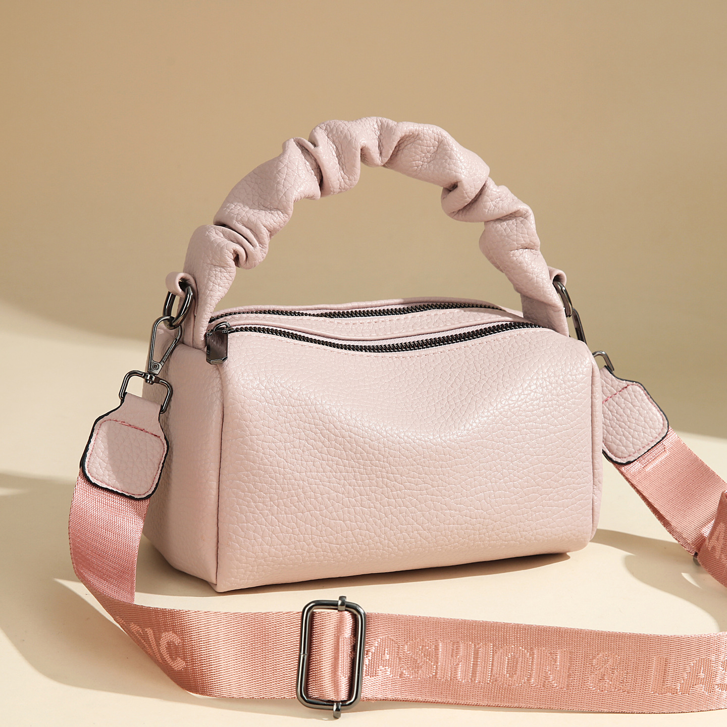 2025 nuevo bolso de mensajero de estilo perezoso de moda simple y versátil, hombro ligero de moda