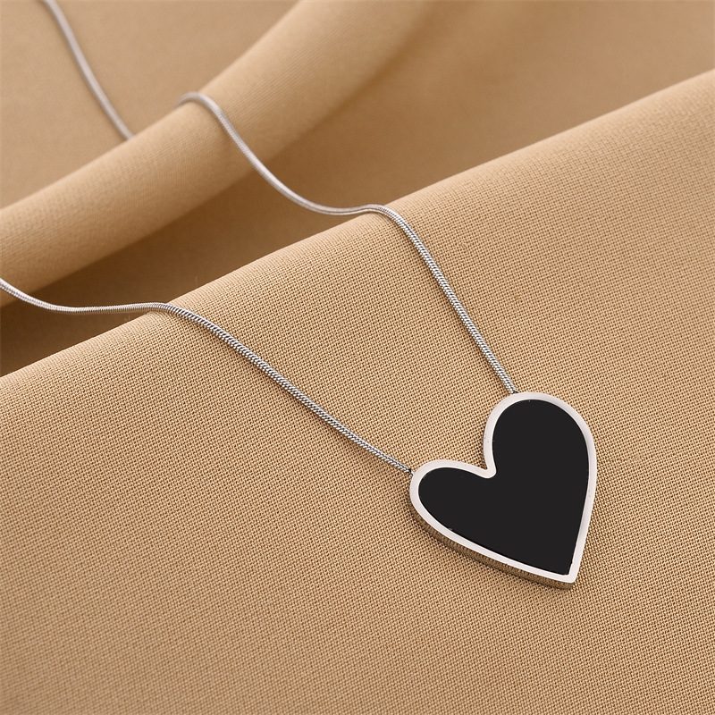 Elegant Heart Shape Titanium Steel Plating Shell Necklace display picture 5