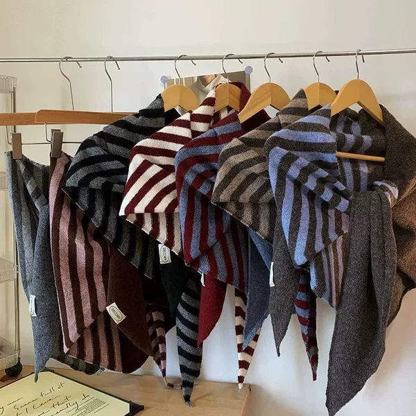 2026 new color-blocked red striped triangular scarf shawl for women, autumn and winter outerwear, high-end, warm, and versatile neck warmer