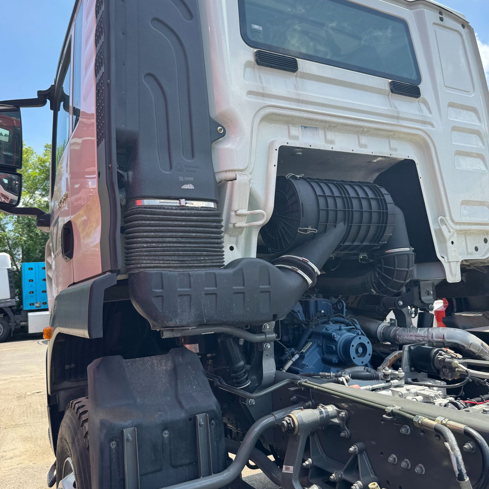 Howo TX7 traction trailer head 6*4 remanufactured traction semi-trailer tractor trailer head