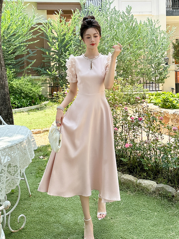 Váy phồng eo thon cổ tròn cut out tay áo cánh hoa kiểu Pháp — sâm panh