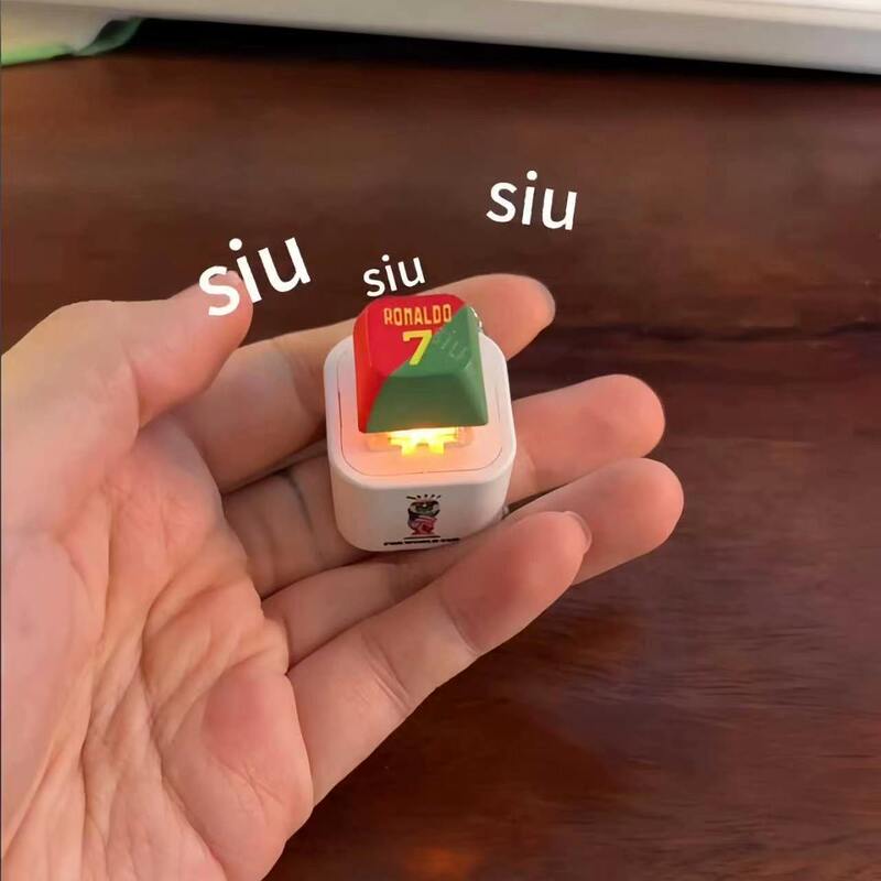 Cristiano Ronaldo World Cup Siu Button Sound and Light Keychain, Funny Prank Gift for Friends