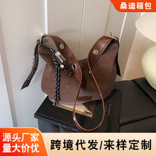 2025秋季新款时尚简约饺子包女休闲手提洋气单肩包高颜值斜挎小包