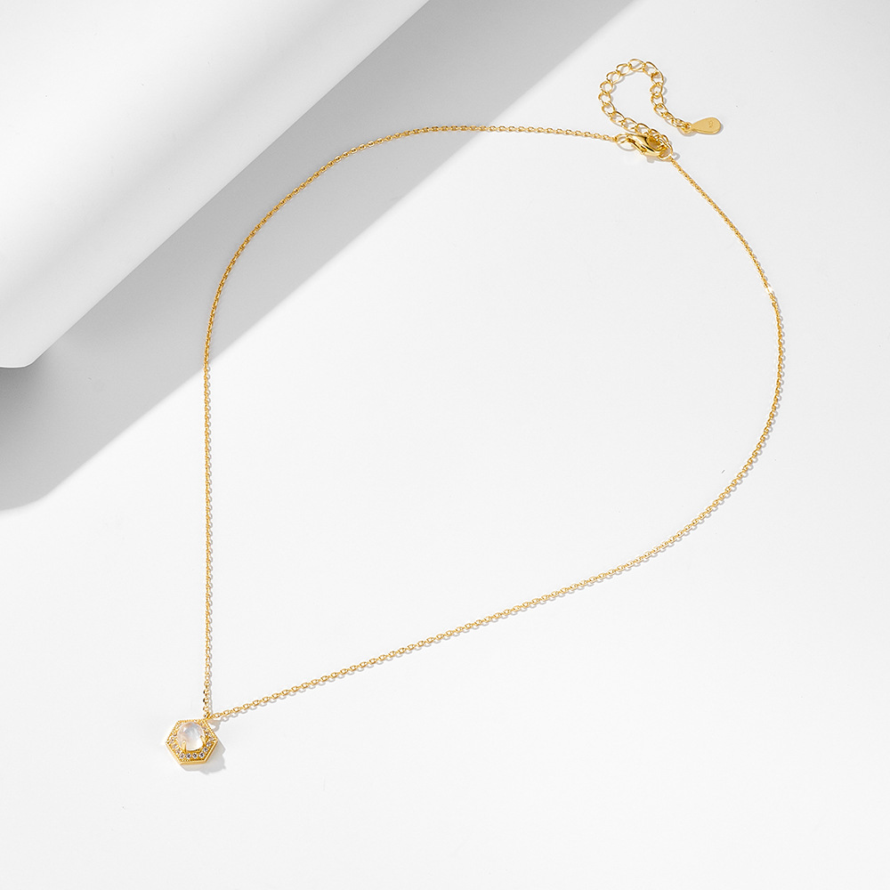 Europa y América ins estilo retro simple geométrica hexagonal natural Moonstone colgante collar de las mujeres de alta calidad de la cadena de la clavícula