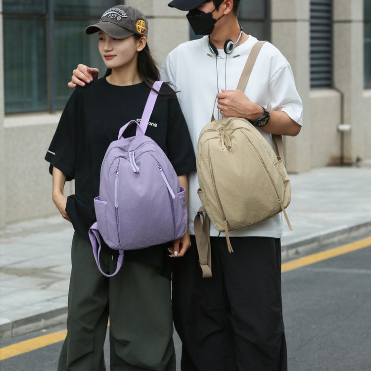 Fácil de llevar, la mochila es una buena opción para usted