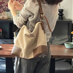小衆通勤バッグ女性秋冬弛緩感大容量トートバッグ百合insシングルショルダーバッグ復古バケツバッグ