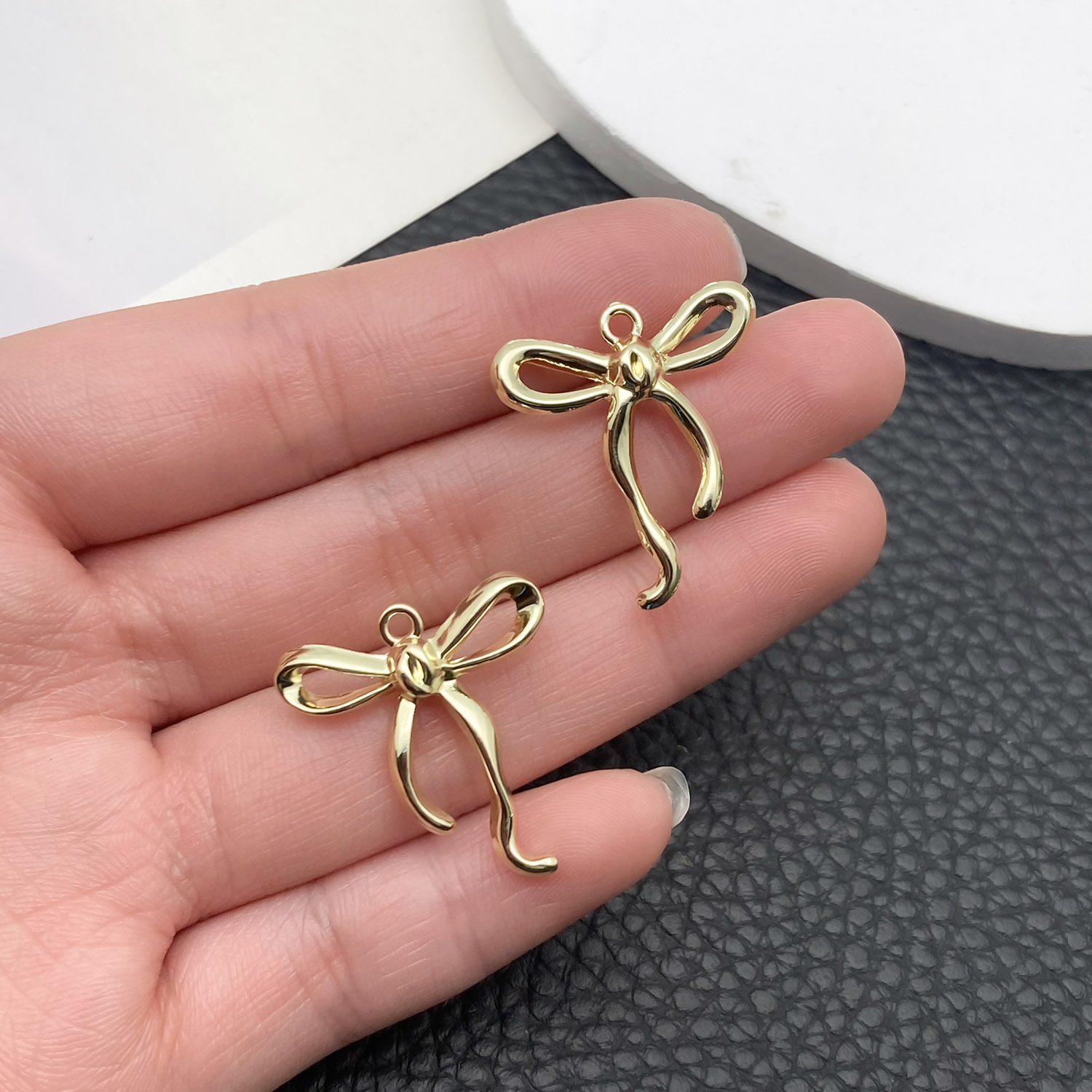 21402-DL-KC金保色锌合金弯曲蝴蝶结25x23mm-