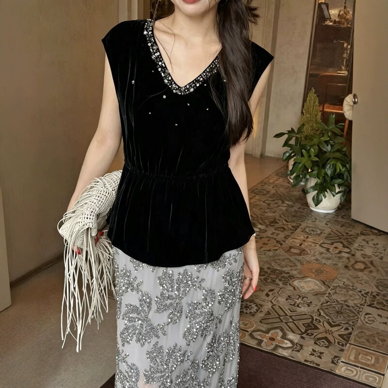 New Chinese-style silk velvet top with intricate beading, exquisite diamond-studded V-neck design, waist-cinching slimming shirt New Chinese-style silk velvet top with intricate beading, exquisite diamond-studded V-neck design, waist-cinching slimming shirt