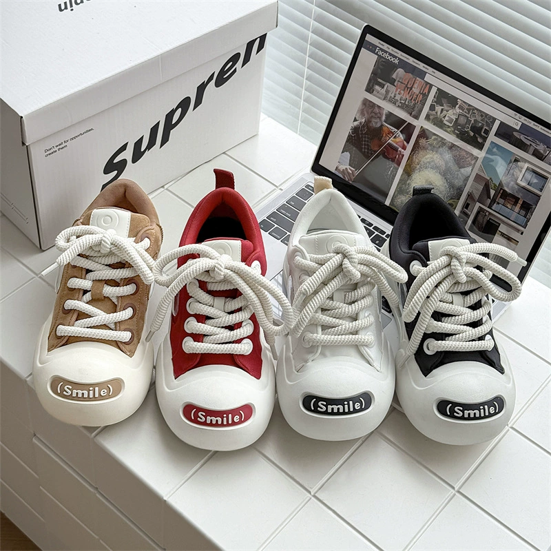 Высококачественные открытые кроссовки с улыбкой, новинка 2025 года, уродливые и милые маленькие белые туфли с большой головкой, экспортные повседневные туфли для хлеба на толстой подошве
