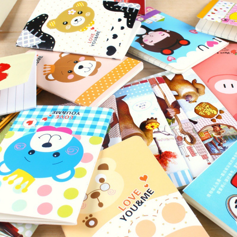 연한 노란색 작은 책 혼합 머리카락