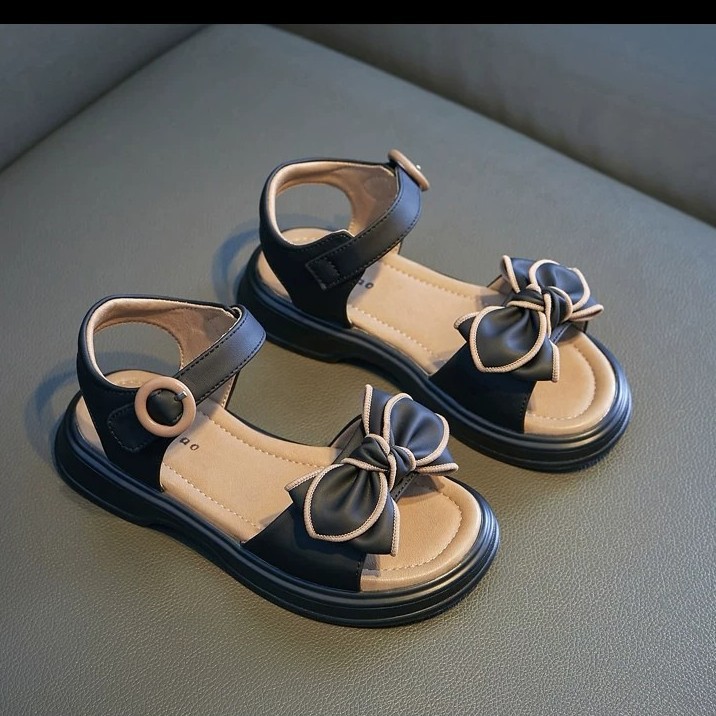 Sandálias de niñas 2026 verano nuevo niño moda versátil zapatos de playa arco Lefour hueco zapatos de dedo abierto image 5