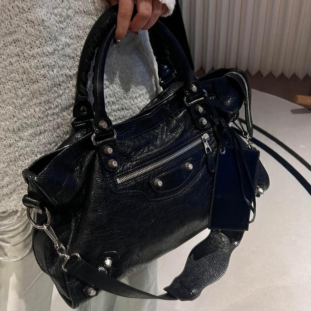 Paris New Style Ins Studded Motorcycle Bag, Spicy Girl High-End Large Capacity Shoulder Crossbody Handbag Pillow Bag - Thumbnail 2