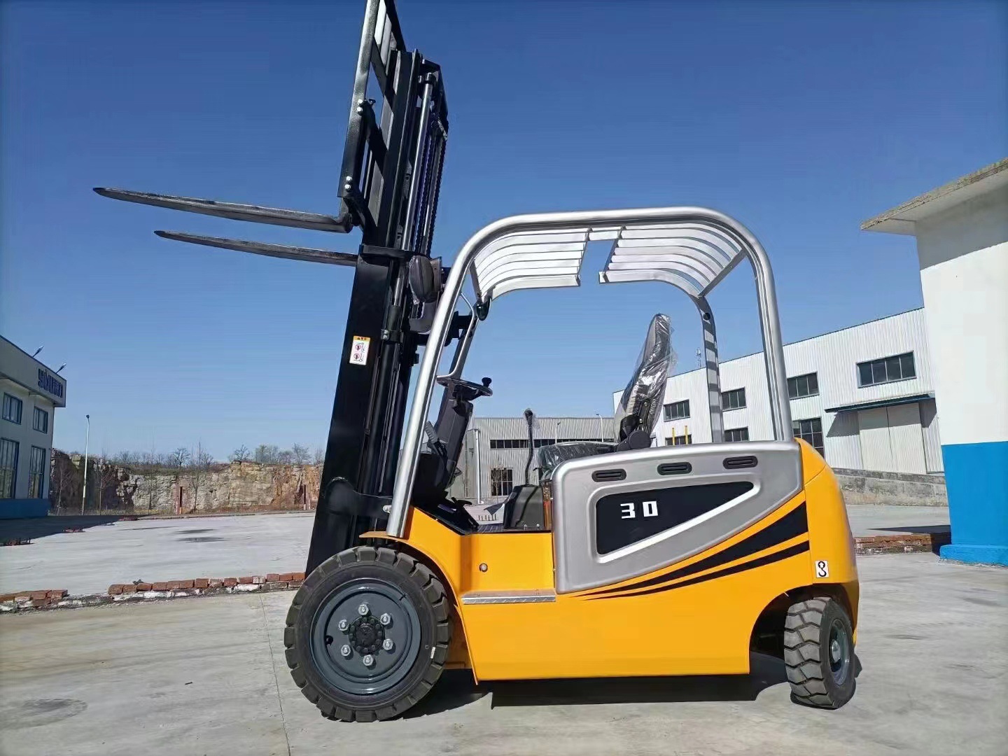 纯电四轮电动叉车座驾式叉车升高叉车0.5吨电动叉车3吨电动叉车