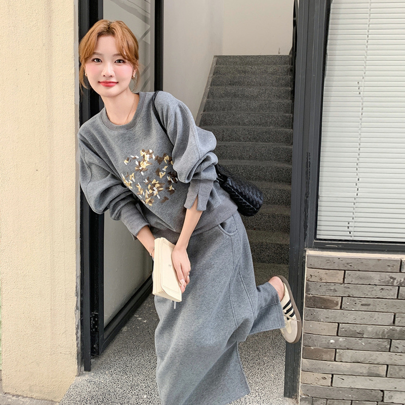 实拍气质撞色刺绣卫衣套装女秋季韩系氛围感休闲半身裙淡人两件套|undefined