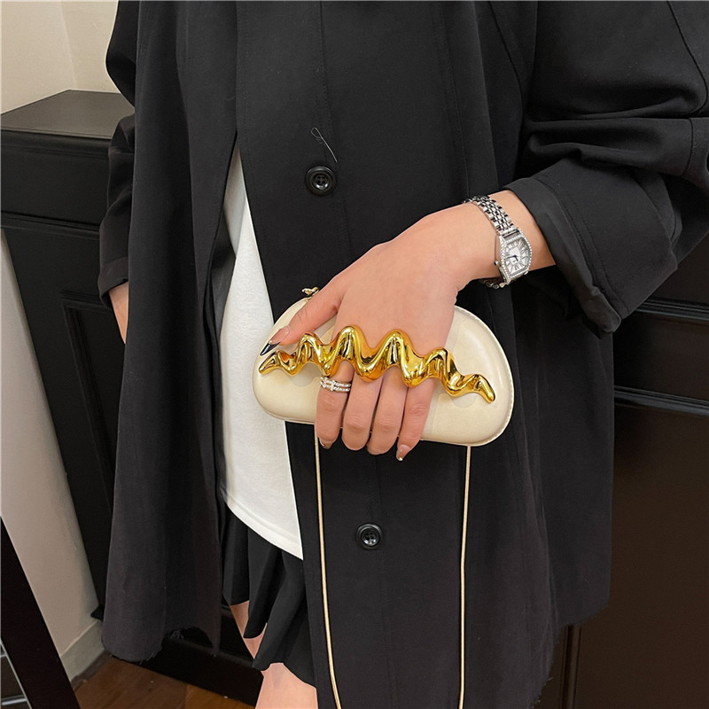 Bolso de mano de moda europea y americana personalidad para mujeres 2025 nueva cadena de moda bolso de cena bolso de hombro bolso de caja diagonal
