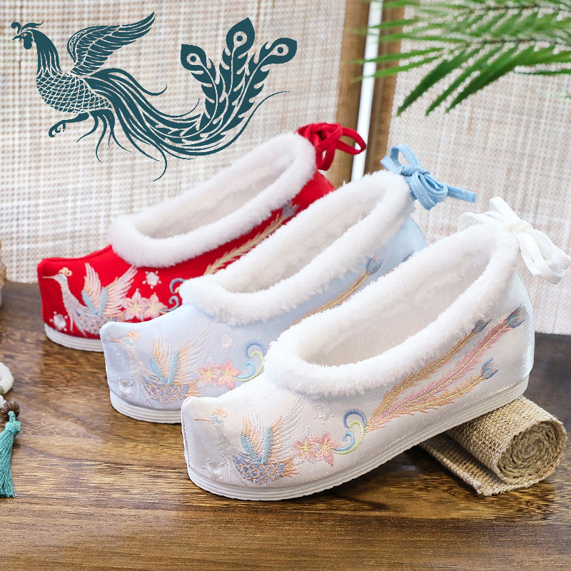 new pattern Hanfu Antiquity shoes Flat bottom Alice head shoes with upturned end worn by women with bound feet in former times The increase in Embroidery Cloth shoes Autumn and winter Plush Embroidered shoes