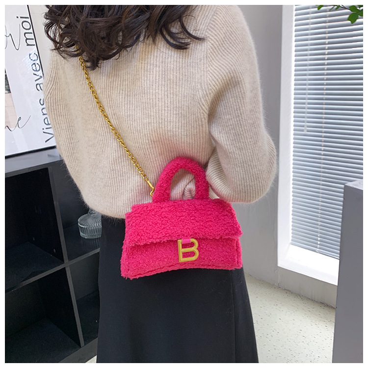 Women's Small All Seasons Plush Letter Fashion Square Flip Cover Handbag display picture 2