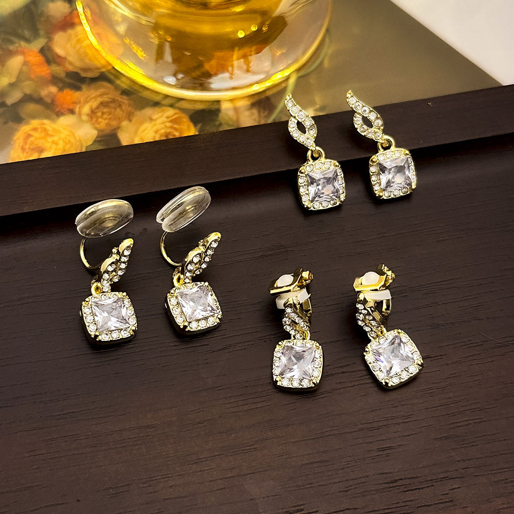 Pinza de oreja de circón de diamantes de lujo ligero francés sin orejas perforadas sin dolor pendientes de todo fósforo de alta calidad accesorios de oreja de moda coreana mujeres