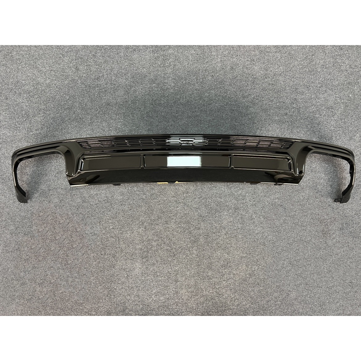 Suitable for 19-25 Audi C8A6 Modified S6 Rear Lip Four-Out Tail Throat Exhaust Rear Surround Black Warrior Kit