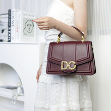 �W�t����Ů2025�¿��n��̽����玧С�����μ�б��С������ɫ