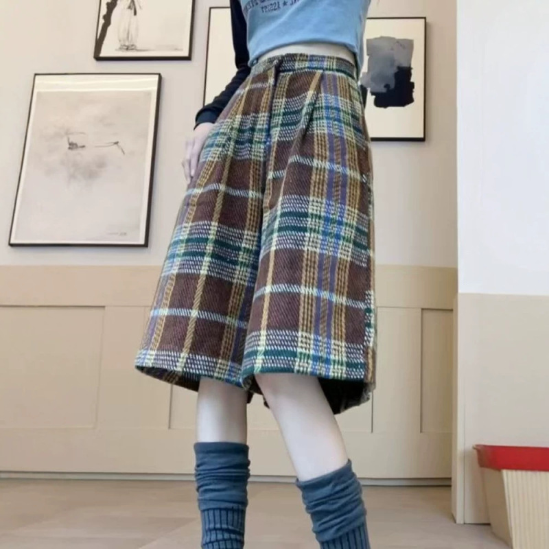 Retro-style plaid wool blend cropped pants for women, high-waisted, wide-leg, loose-fitting, and designed to cover the hips, made of straight-cut wool fabric, suitable for autumn and winter