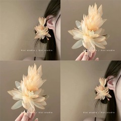 仙気オレンジ色の花のガーゼのヘアピン! 時代の優しい雰囲気の旅行カードのシミュレーションの花の髪飾りの女性