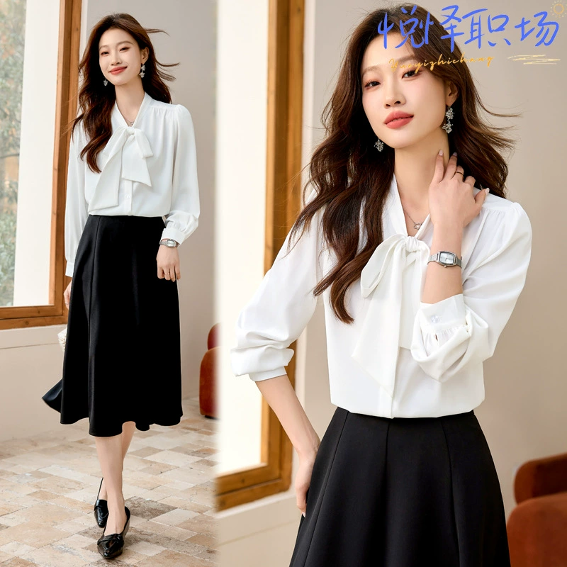 Синяя рубашка с длинными рукавами для профессионального интервью