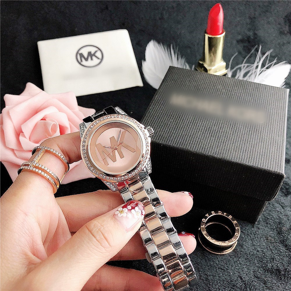 Relojes populares europeos y americanos, relojes casuales de cuarzo, relojes de estilo urbano simple, elegantes relojes de mujer de oro con incrustaciones de diamantes.