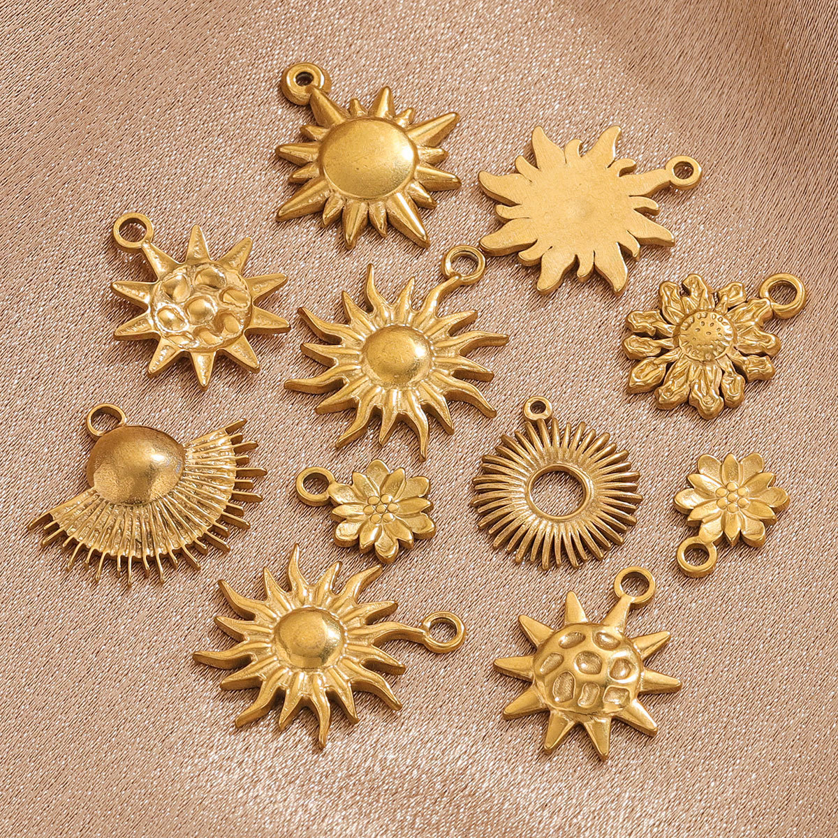 3g Weight Pendant Jewelry Making Type 18K Gold Plated Plating Material Pendant Classification 5 PCS/Package Quantity 304 Stainless Steel Material Sun, Flower Pattern All Seasons Season Plating Design Retro, Classic Style Style 5 PCS/Package 304 Stainless Steel 18K Gold Plated Sun Flower Pendant Pendant 6