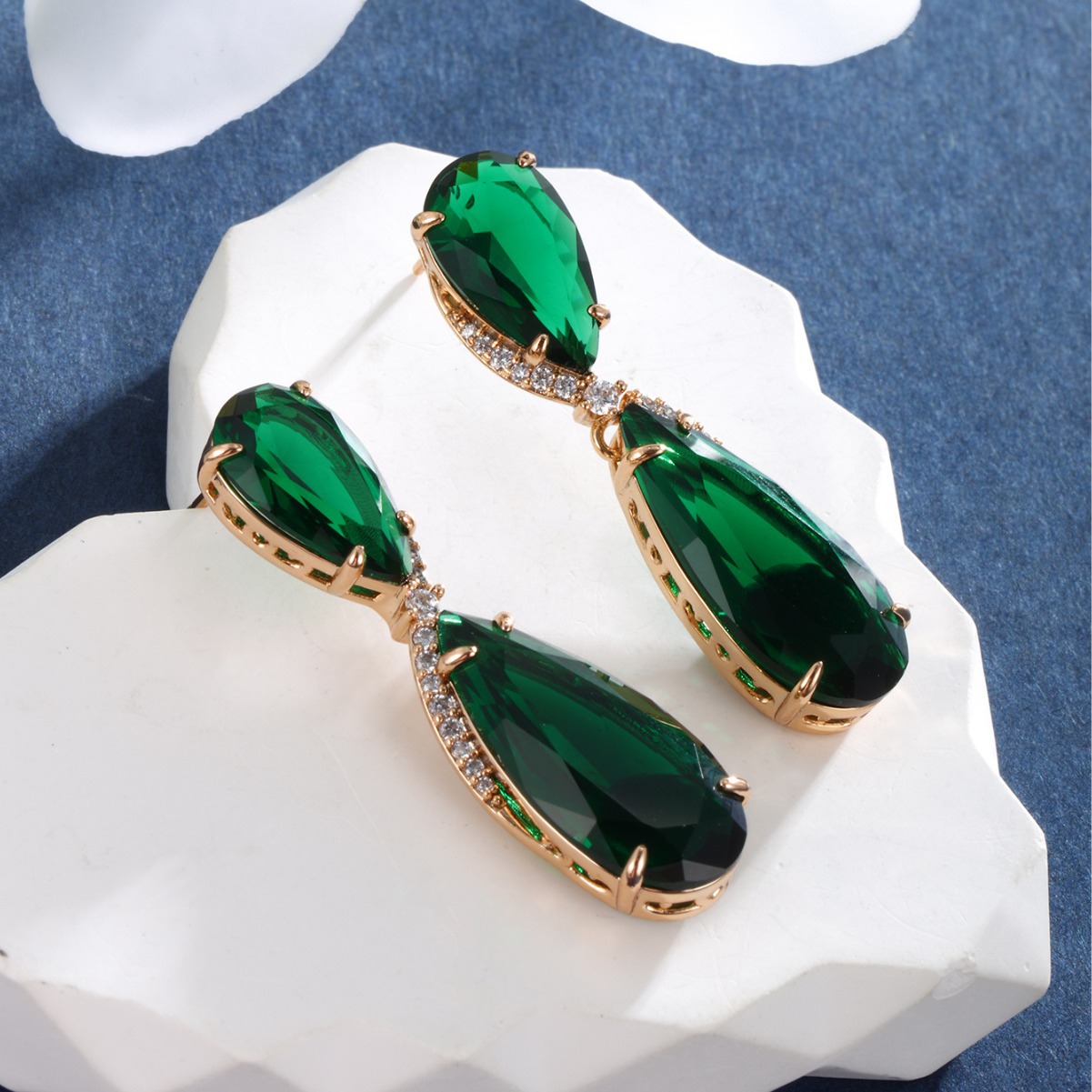 Xuping joyería transfronteriza Europa y América fría pendientes de ventana retro larga cena simple gota de agua pendientes de gemas artificiales