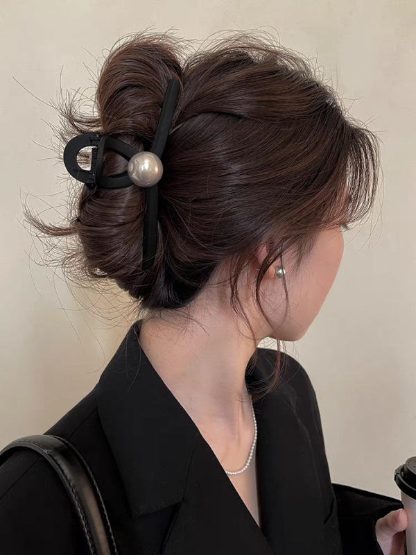 2025年新作フレンチサテン三角グリッパー、女性用ハイエンド後頭部ヘアシャーククリップ、気質と多用途のヘアアクセサリー|undefined