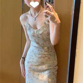法式温柔碎花吊带连衣裙女夏季新款气质修身收腰显瘦度假风长裙子