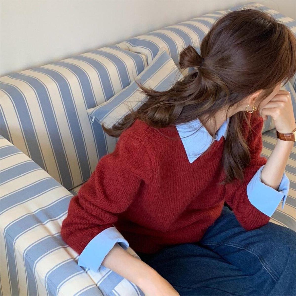 韓国系の偽のシャツの襟のセーターの女性の秋冬の新型の中で怠惰な風が色の襟のニットの上着の女性にぶつかります。