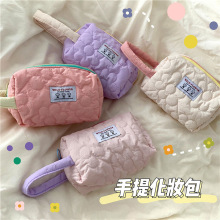 110121韩国绗绣花朵手提化妆包ins收纳笔袋女可爱手拿包便携式