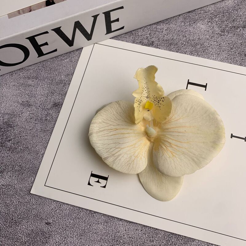 絹布の胡蝶蘭の花の頭は花の壁の部品の花の材料の頭をシミュレーションして髪を飾ってdiyの手作りの結婚祝いの贈り物を挟んで造花を飾ります。|undefined