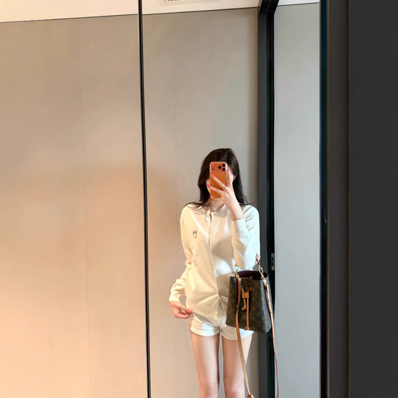 Kawakubo's New Style Heart-Shaped Knit Cardigan for Couples, Matching Outfits for Couples and Family, Heart Designs Are Available Kawakubo's New Style Heart-Shaped Knit Cardigan for Couples, Matching Outfits for Couples and Family, Heart Designs Are Available