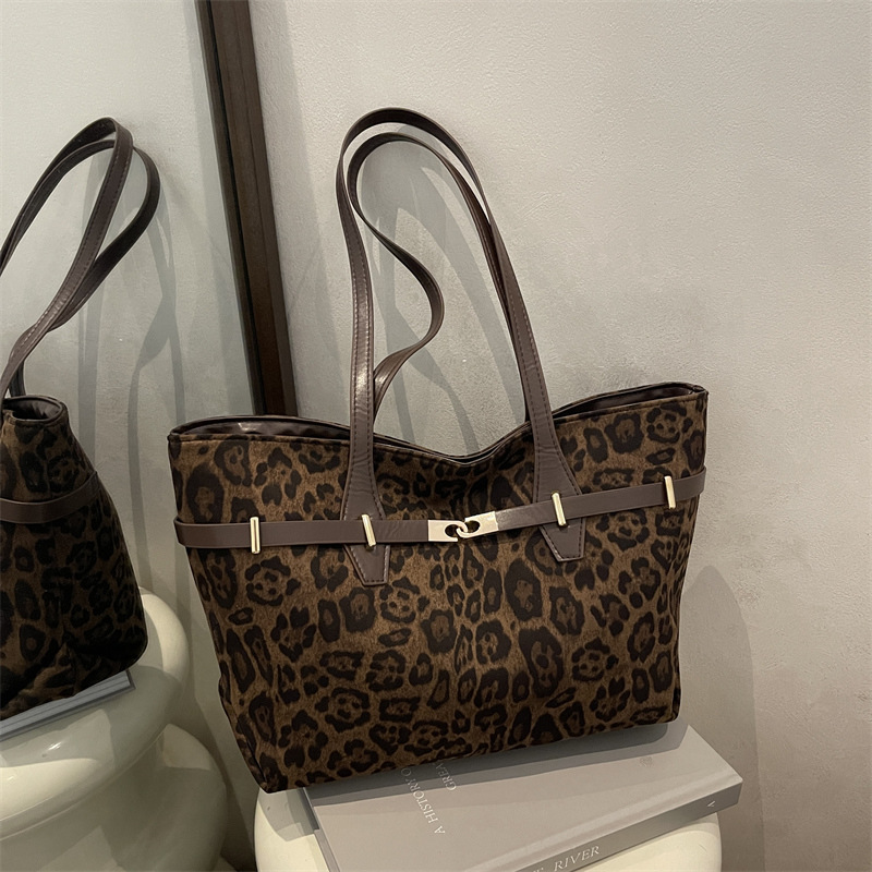 Trend Retro Büyük Kapasiteli Tote Çanta Kadın Trend Leopar Desenli Şık Kişisel Rahat Çok Amaçlı Niş Tek Omuz Çantası
