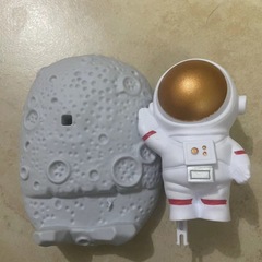 宇宙飛行士フルセット立体宇宙飛行士携帯電話デスクトップスタンドプラスチック怠け者タブレット創意ビデオ自撮り神器