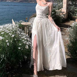 气质法式白色吊带连衣裙2024春季新款女装度假风新中式开叉长裙潮