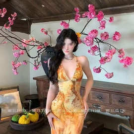 现货大码度假风印花领挂脖连衣裙女性感露背收腰包臀长裙图片色
