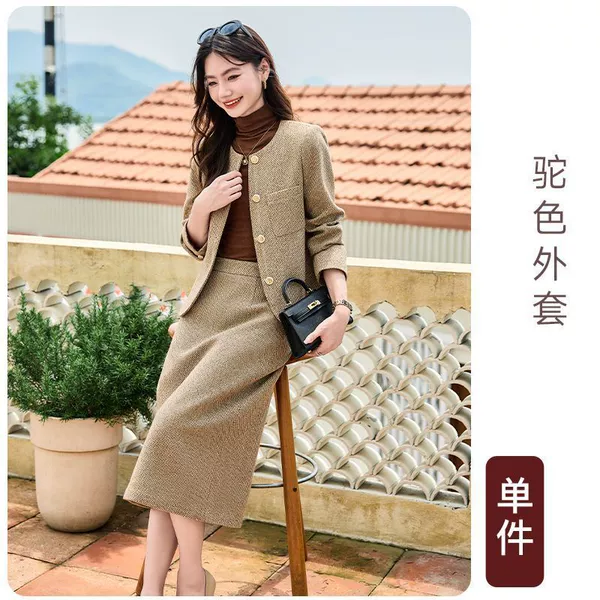 Single camel suit