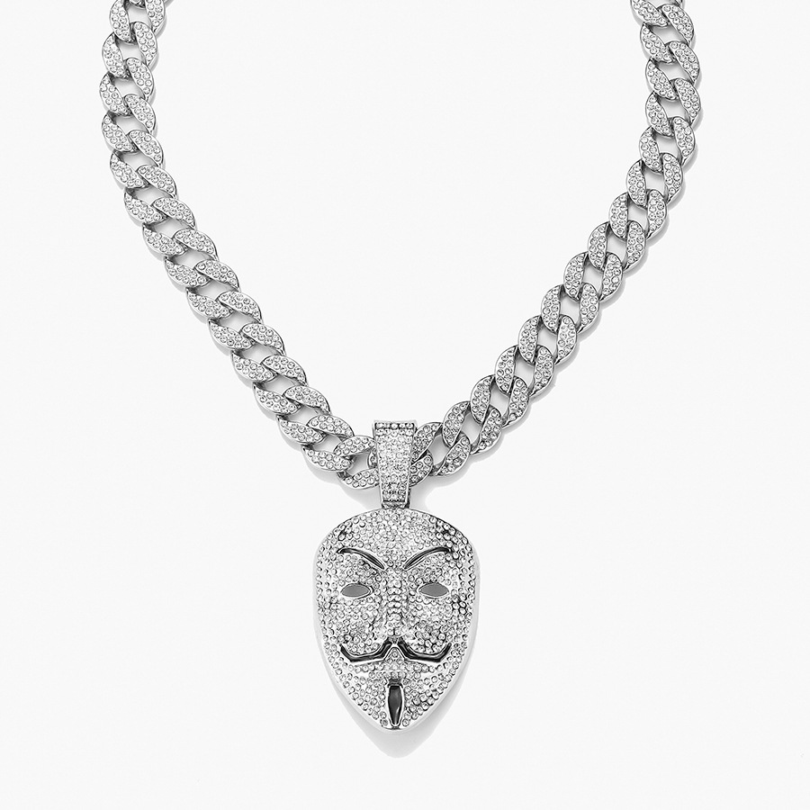 V-shaped Mask Pendant Hip Hop Necklace With Diamond Details_voghion.com