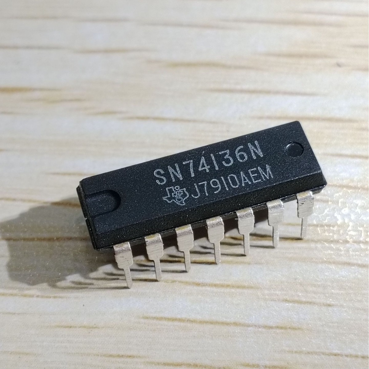 SN74136N DIP-14封装 逻辑集成电路IC芯片元器件集成块
