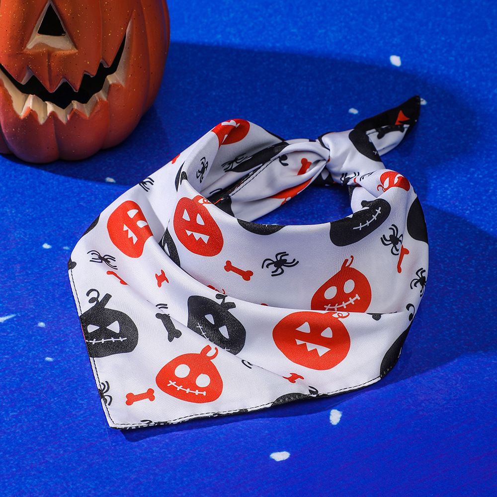 Fabricante en stock transfronterizo exclusivo para mascotas bufanda perro saliva toalla mascota Toalla de triángulo de Halloween mascota Toalla de saliva